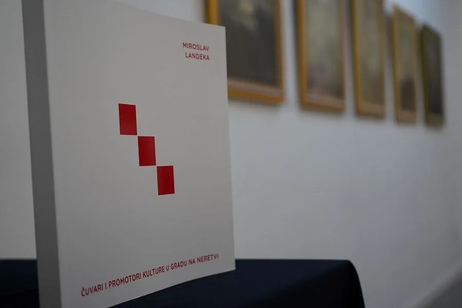 Monografija-Cuvari-i-promotori-kulture-u-Gradu-na-Neretvi-Mirosav-Landeka-ezgif.com-webp-to-jpg-converter.jpg